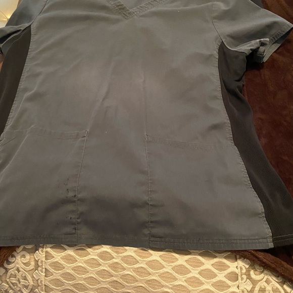 Miscellaneous mismatched package. 3 tops and 2 pants - Picture 6 of 9